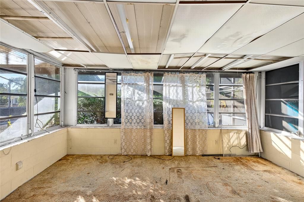 合同活跃: $175,000 (3 贝兹, 2 浴室, 1144 平方英尺)