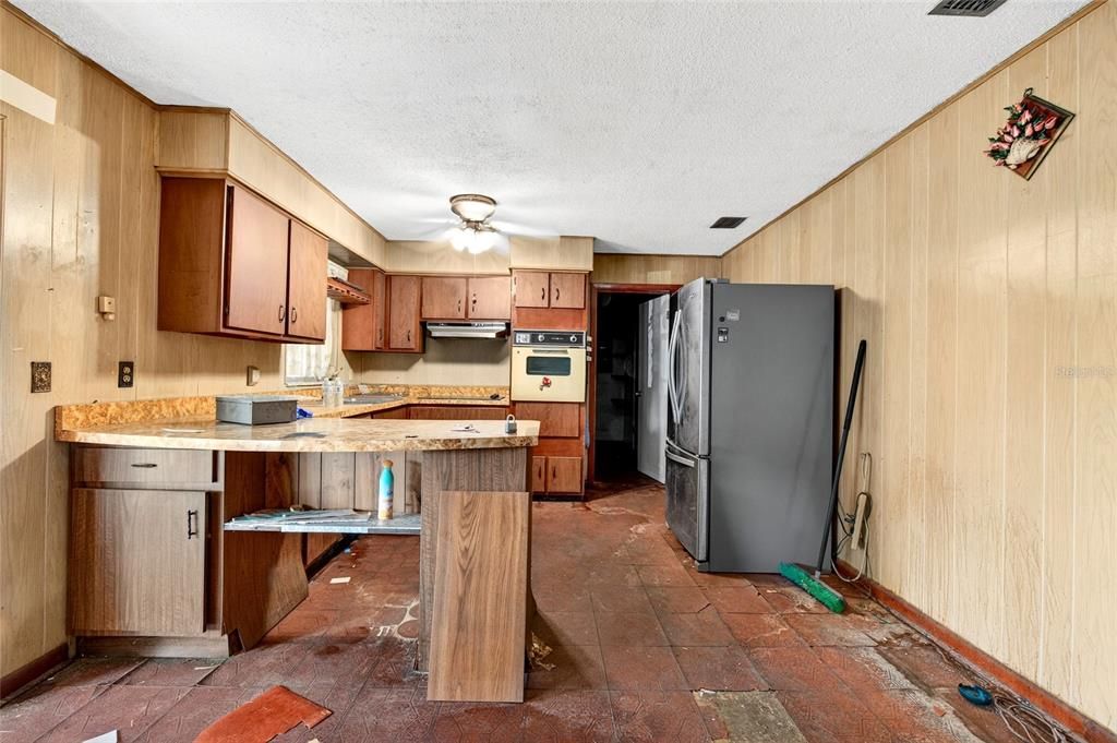 合同活跃: $175,000 (3 贝兹, 2 浴室, 1144 平方英尺)