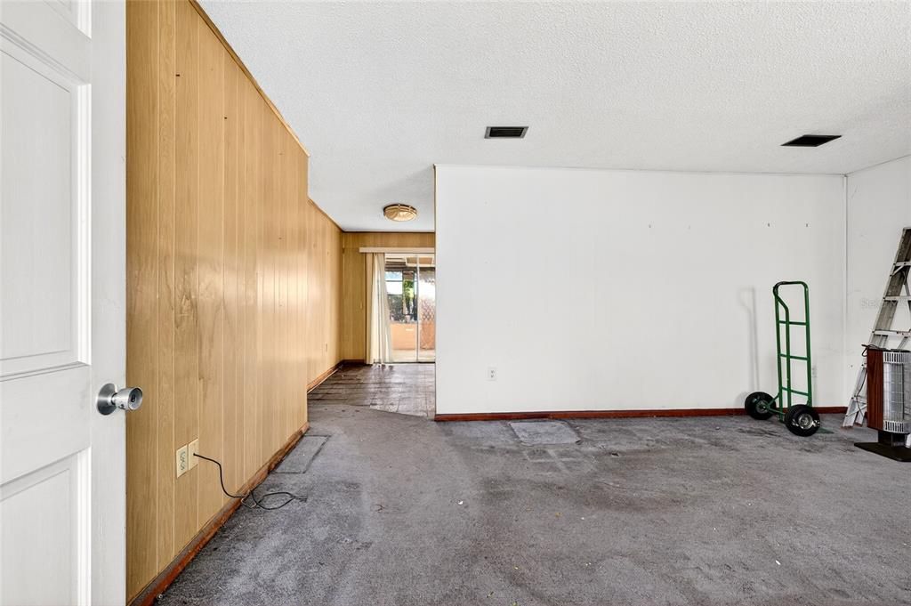 合同活跃: $175,000 (3 贝兹, 2 浴室, 1144 平方英尺)