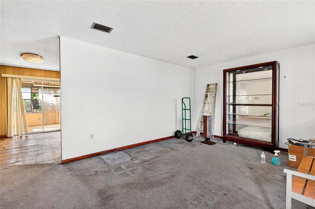 合同活跃: $175,000 (3 贝兹, 2 浴室, 1144 平方英尺)