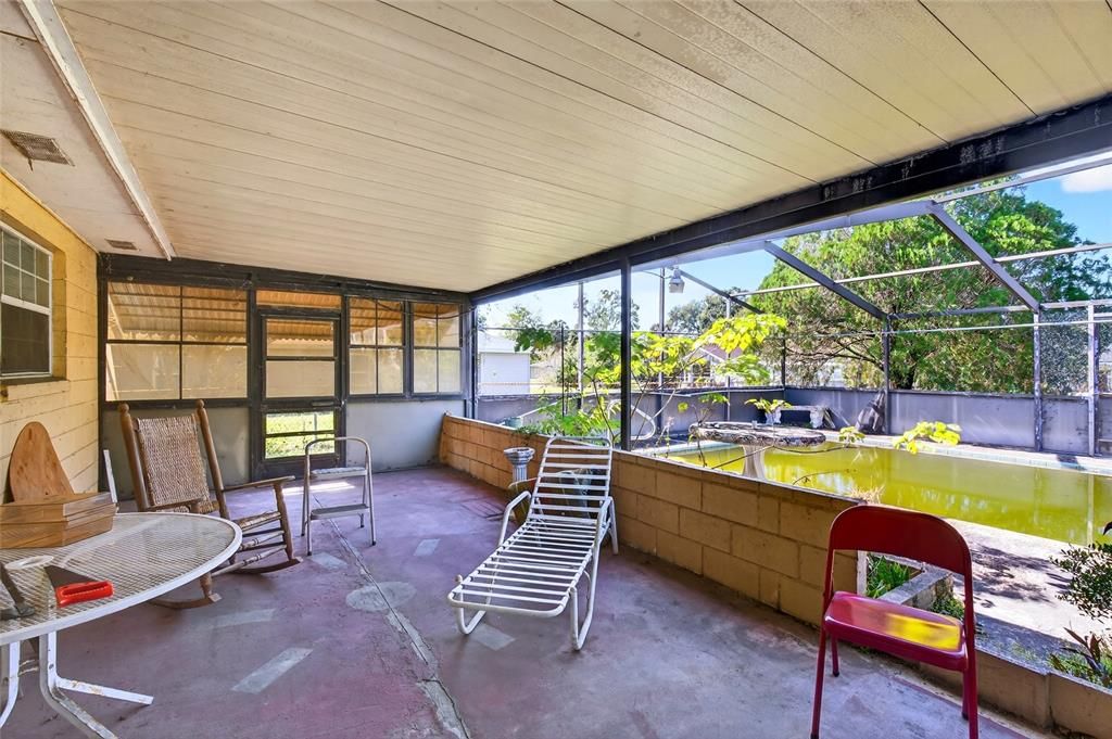 合同活跃: $175,000 (3 贝兹, 2 浴室, 1144 平方英尺)