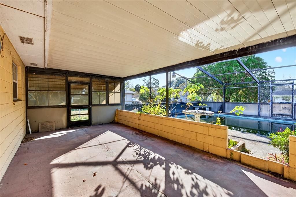 合同活跃: $175,000 (3 贝兹, 2 浴室, 1144 平方英尺)