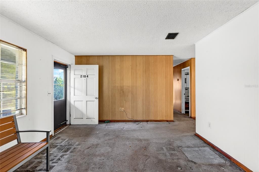 合同活跃: $175,000 (3 贝兹, 2 浴室, 1144 平方英尺)