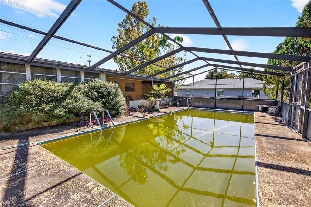 合同活跃: $175,000 (3 贝兹, 2 浴室, 1144 平方英尺)