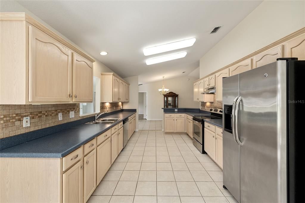For Sale: $245,000 (2 beds, 2 baths, 2154 Square Feet)
