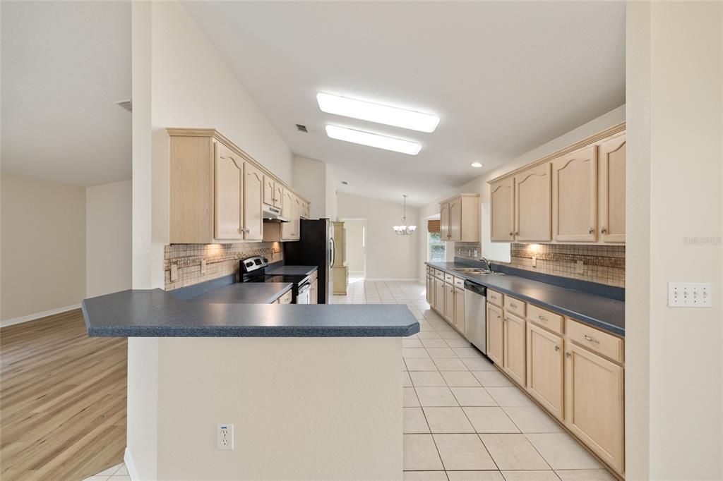 For Sale: $245,000 (2 beds, 2 baths, 2154 Square Feet)