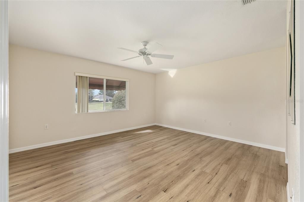 For Sale: $245,000 (2 beds, 2 baths, 2154 Square Feet)