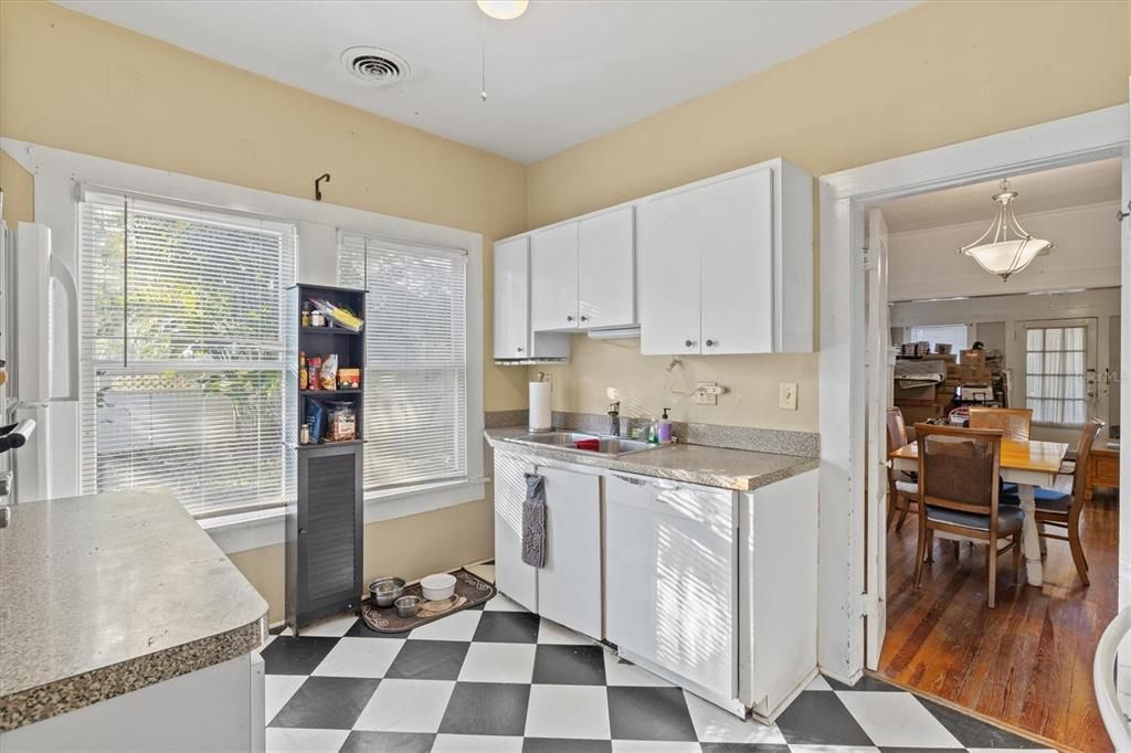 For Sale: $500,000 (3 beds, 2 baths, 1530 Square Feet)