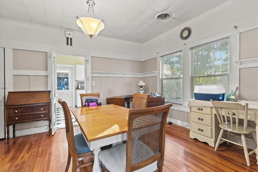 For Sale: $500,000 (3 beds, 2 baths, 1530 Square Feet)