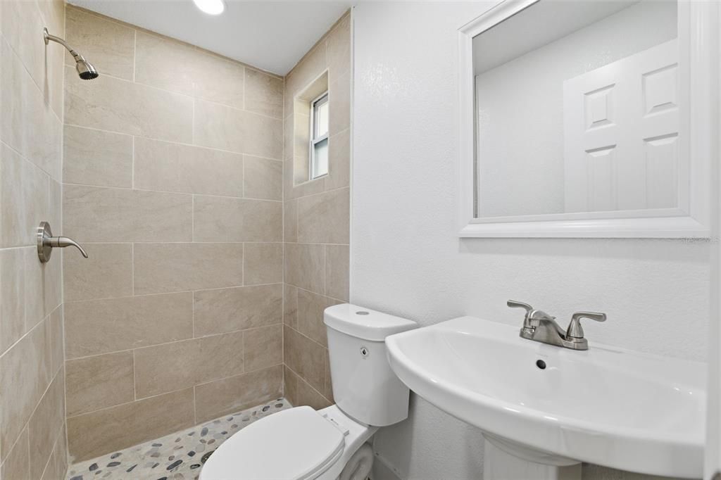 Activo con contrato: $225,000 (2 camas, 2 baños, 746 Pies cuadrados)