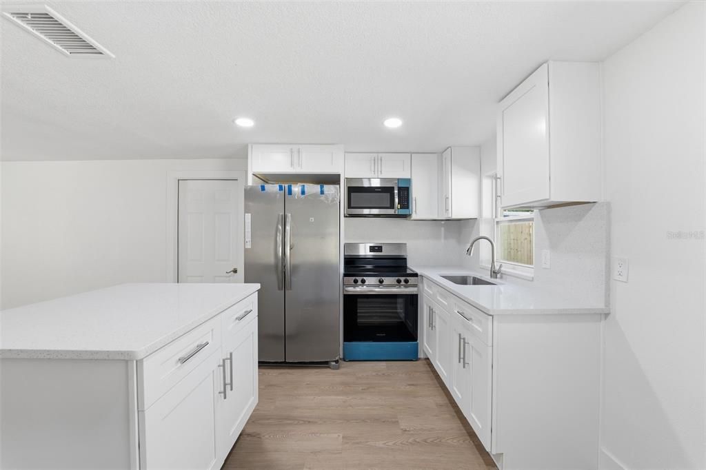 Activo con contrato: $225,000 (2 camas, 2 baños, 746 Pies cuadrados)