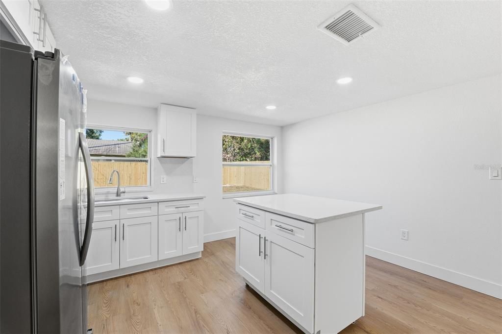 Activo con contrato: $225,000 (2 camas, 2 baños, 746 Pies cuadrados)