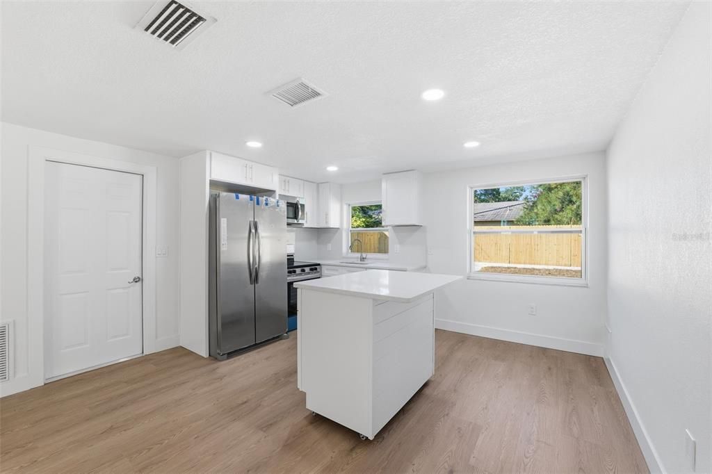 Activo con contrato: $225,000 (2 camas, 2 baños, 746 Pies cuadrados)