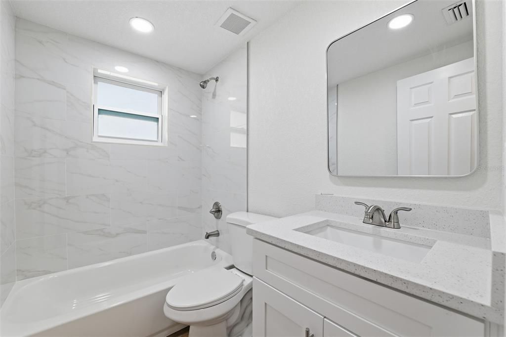 Activo con contrato: $225,000 (2 camas, 2 baños, 746 Pies cuadrados)