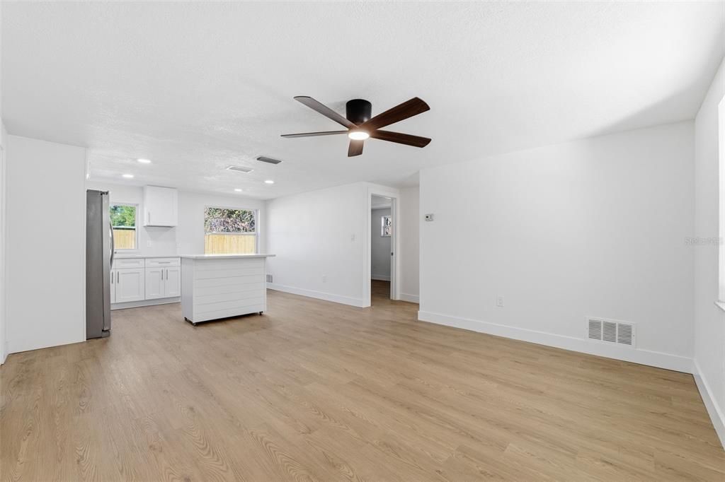 Activo con contrato: $225,000 (2 camas, 2 baños, 746 Pies cuadrados)