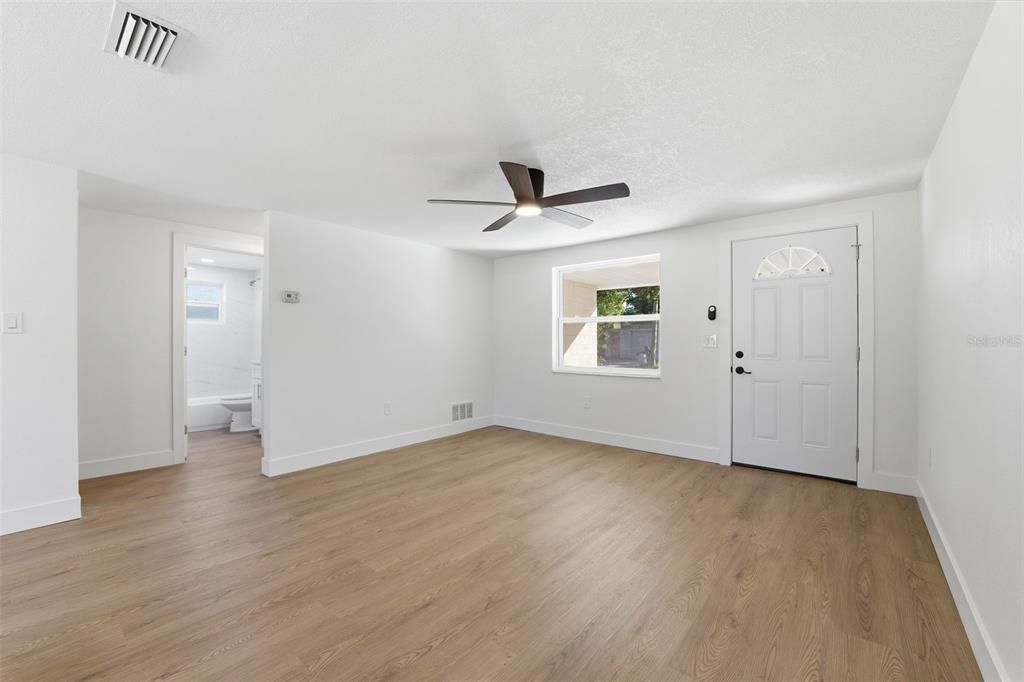 Activo con contrato: $225,000 (2 camas, 2 baños, 746 Pies cuadrados)