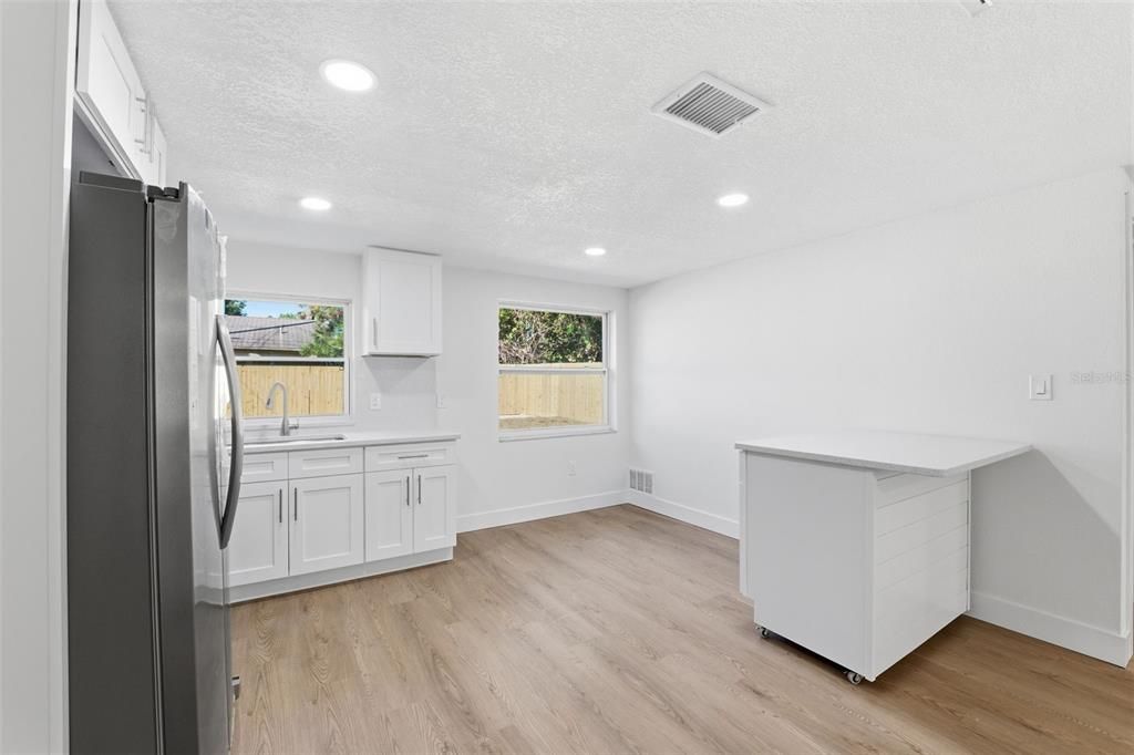 Activo con contrato: $225,000 (2 camas, 2 baños, 746 Pies cuadrados)