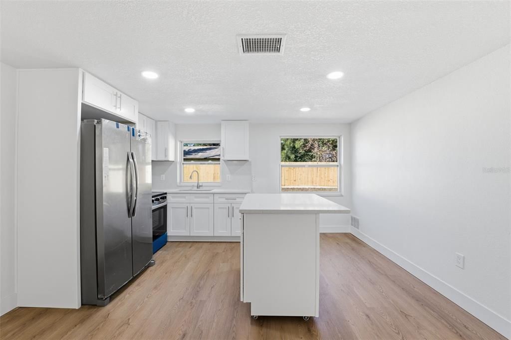 Activo con contrato: $225,000 (2 camas, 2 baños, 746 Pies cuadrados)