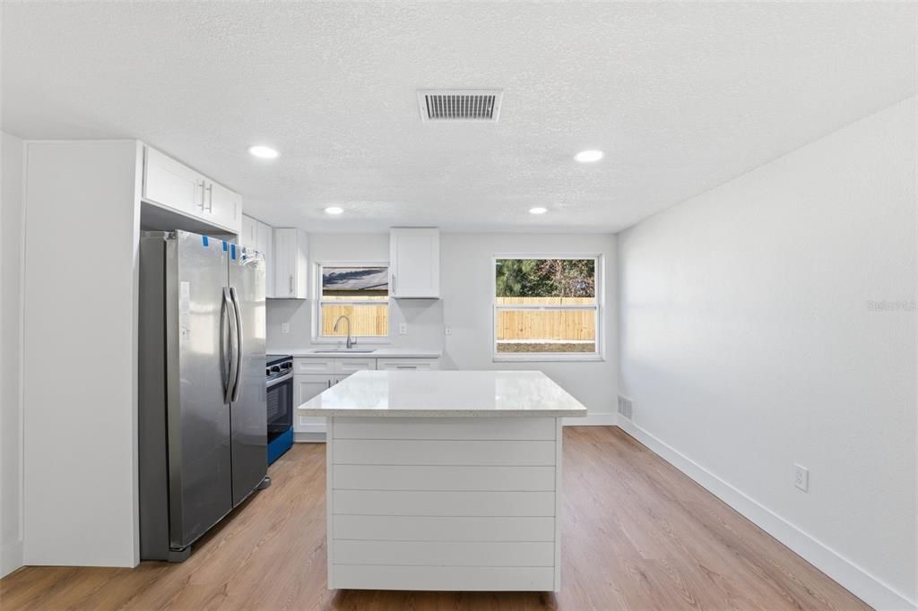 Activo con contrato: $225,000 (2 camas, 2 baños, 746 Pies cuadrados)