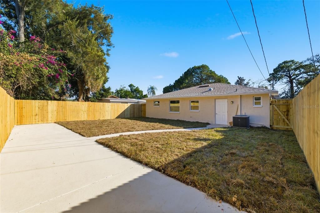 Activo con contrato: $225,000 (2 camas, 2 baños, 746 Pies cuadrados)