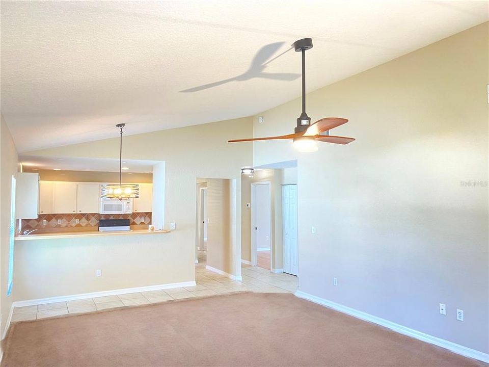 出租: $1,900 (3 贝兹, 2 浴室, 1399 平方英尺)