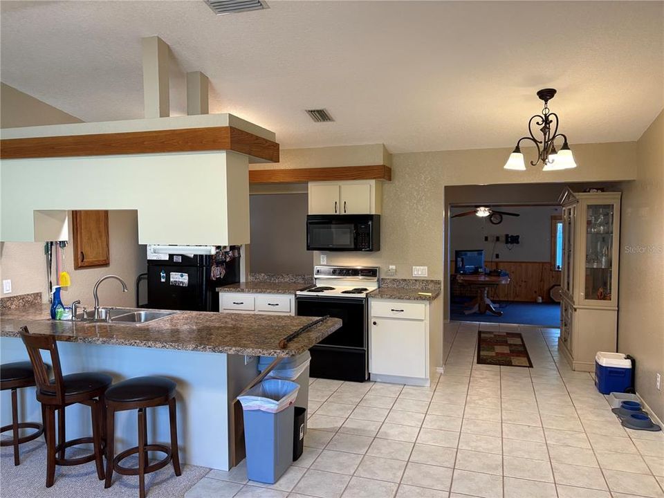 For Sale: $398,800 (3 beds, 2 baths, 1494 Square Feet)