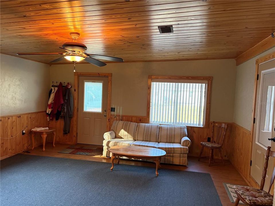 For Sale: $398,800 (3 beds, 2 baths, 1494 Square Feet)