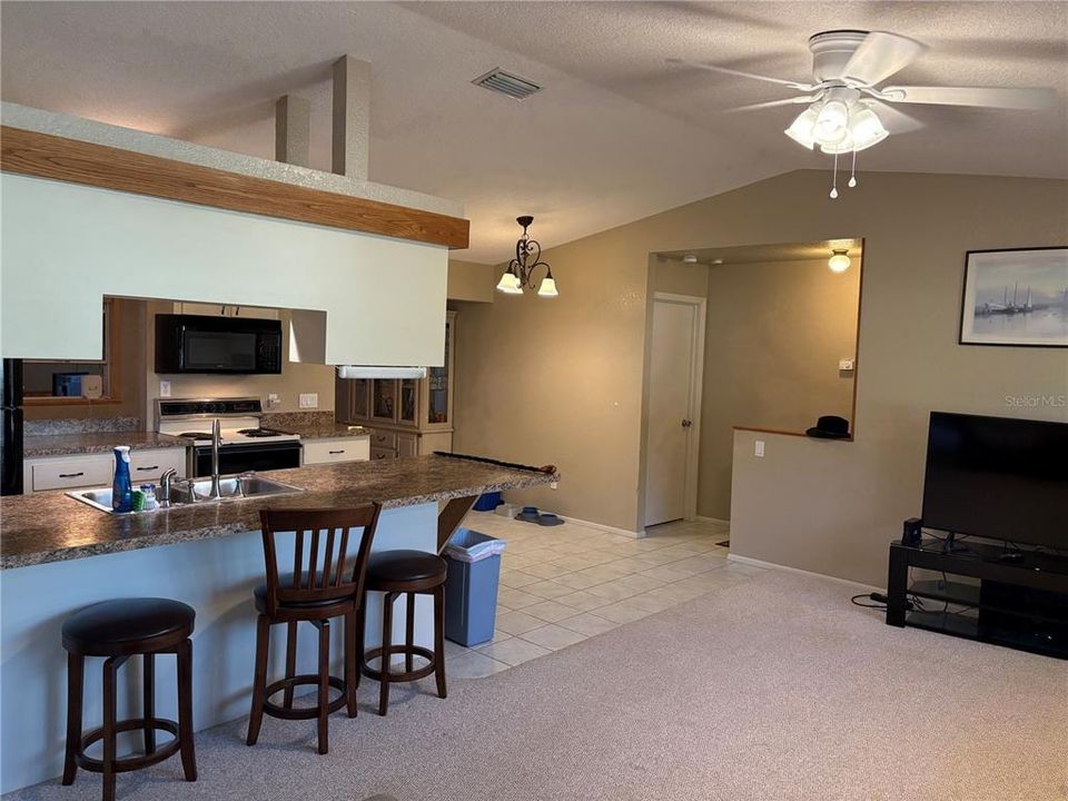 For Sale: $398,800 (3 beds, 2 baths, 1494 Square Feet)