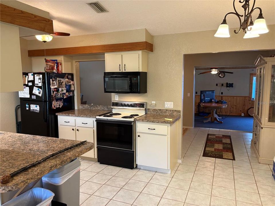 For Sale: $398,800 (3 beds, 2 baths, 1494 Square Feet)