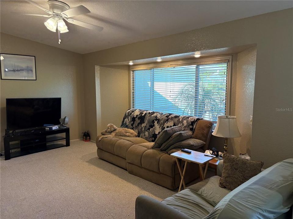 For Sale: $398,800 (3 beds, 2 baths, 1494 Square Feet)