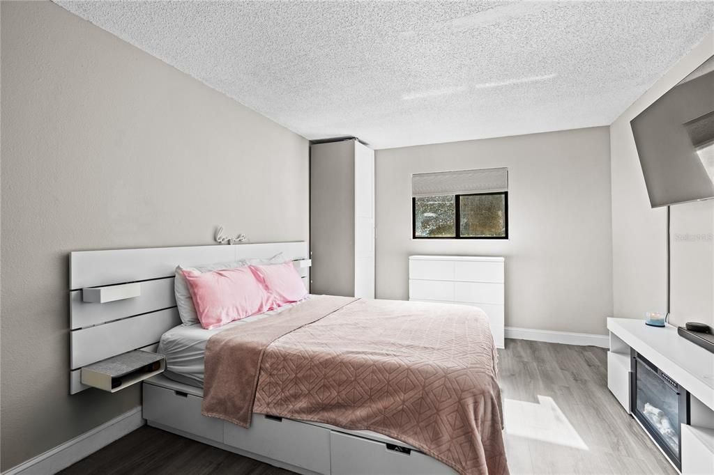 待售: $155,000 (1 贝兹, 1 浴室, 604 平方英尺)