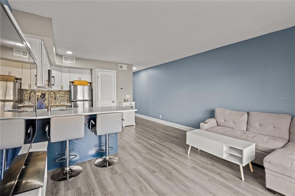 待售: $155,000 (1 贝兹, 1 浴室, 604 平方英尺)