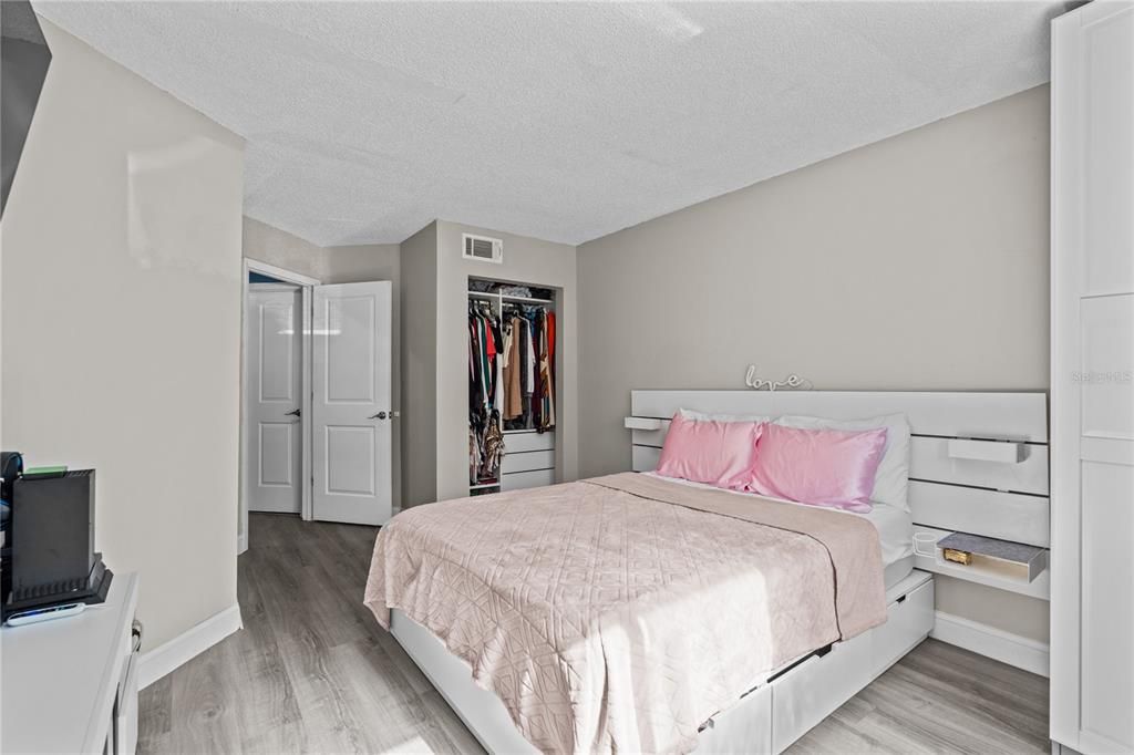 待售: $155,000 (1 贝兹, 1 浴室, 604 平方英尺)