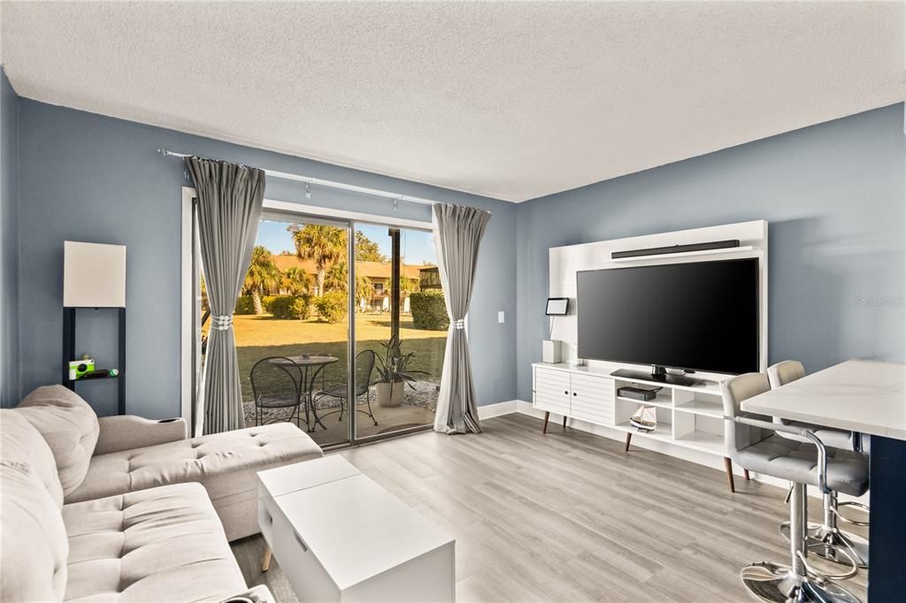 待售: $155,000 (1 贝兹, 1 浴室, 604 平方英尺)