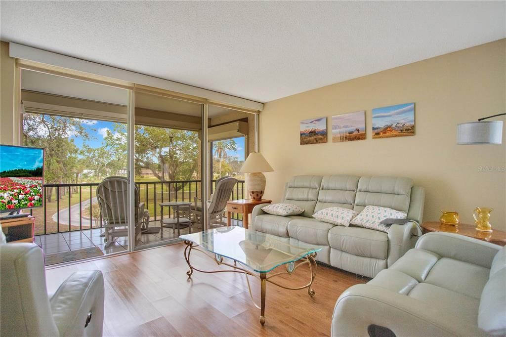 For Sale: $199,800 (2 beds, 2 baths, 1065 Square Feet)