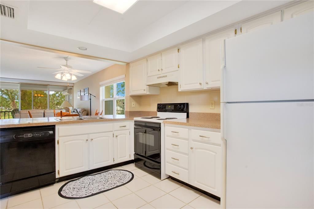 For Sale: $199,800 (2 beds, 2 baths, 1065 Square Feet)