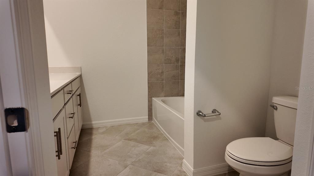 В аренду: $1,900 (3 спален, 2 ванн, 1879 Квадратных фут)