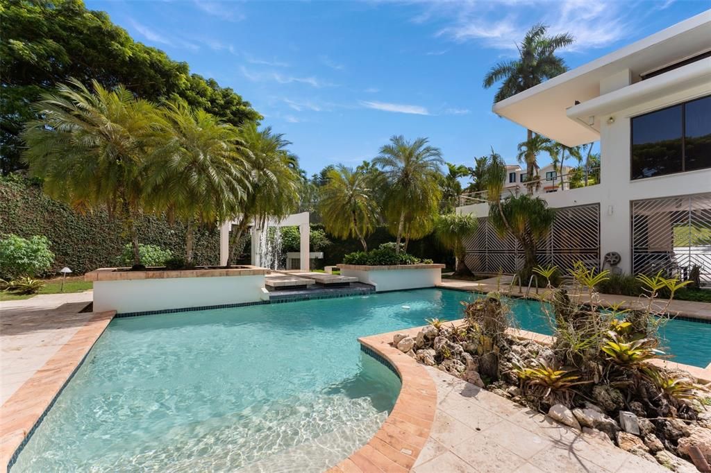 待售: $3,500,000 (7 贝兹, 8 浴室, 7874 平方英尺)