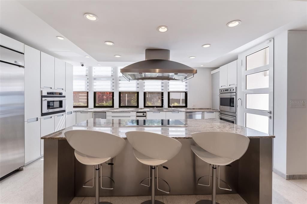 待售: $3,500,000 (7 贝兹, 8 浴室, 7874 平方英尺)