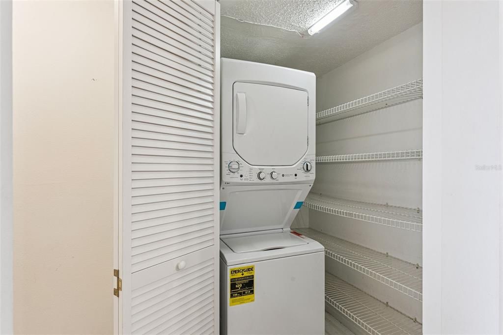 待售: $220,000 (2 贝兹, 2 浴室, 934 平方英尺)