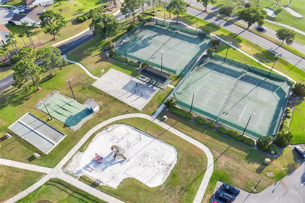 待售: $220,000 (2 贝兹, 2 浴室, 934 平方英尺)