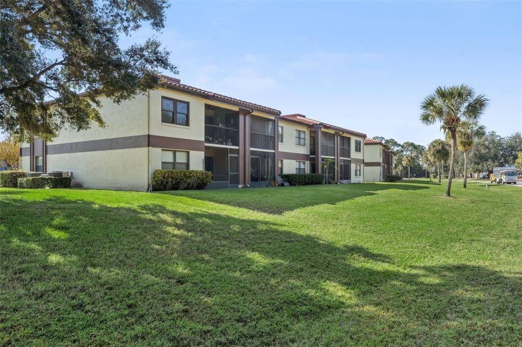 待售: $220,000 (2 贝兹, 2 浴室, 934 平方英尺)