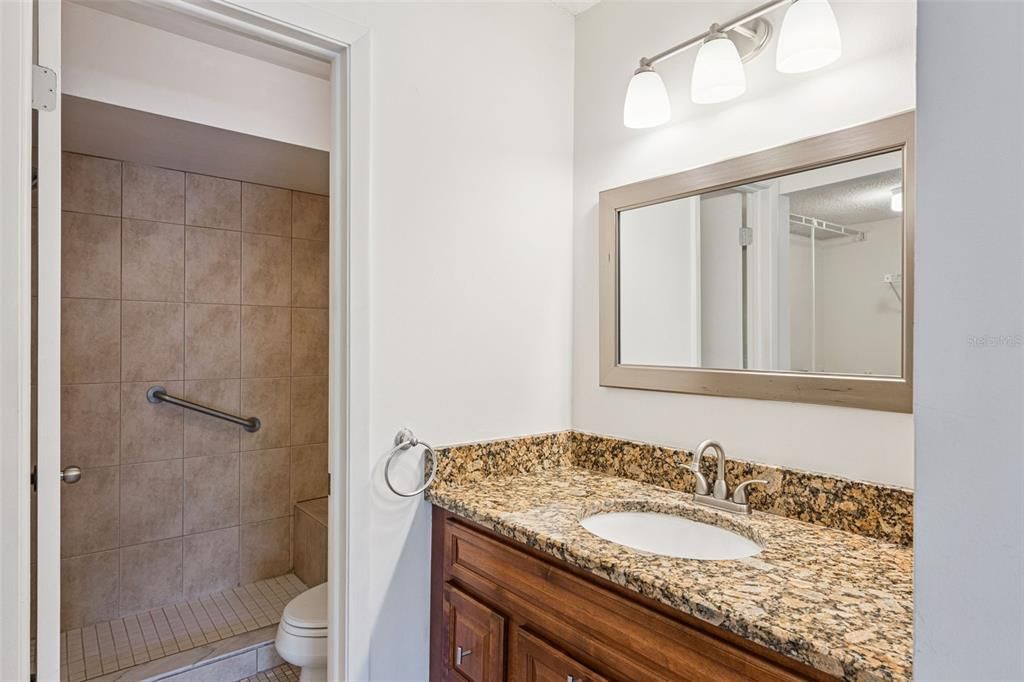 待售: $220,000 (2 贝兹, 2 浴室, 934 平方英尺)