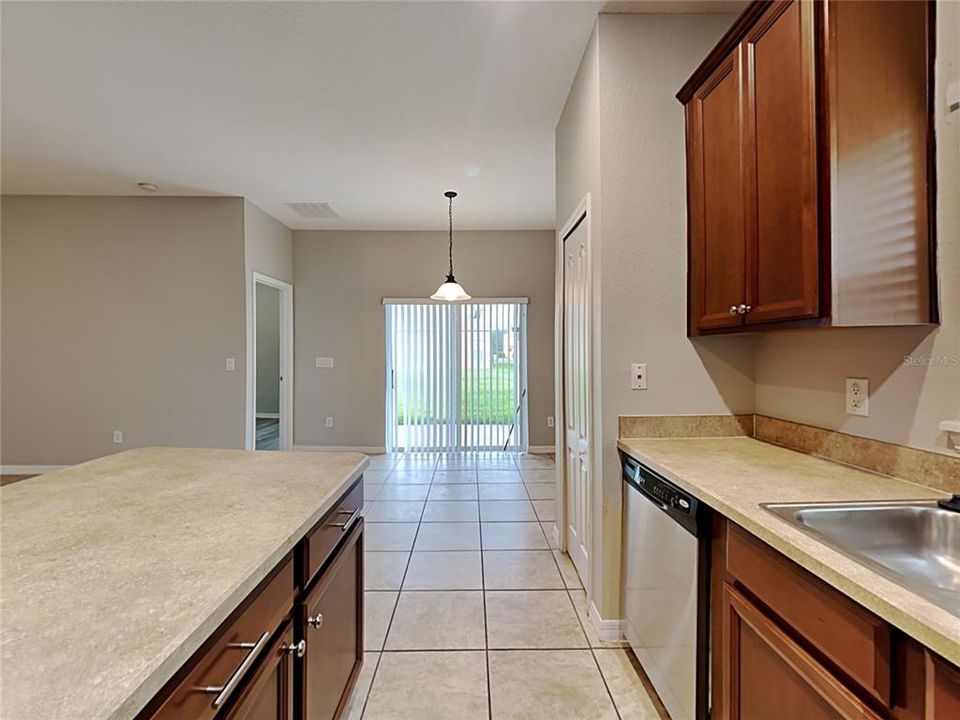 На продажу: $355,000 (3 спален, 2 ванн, 1751 Квадратных фут)