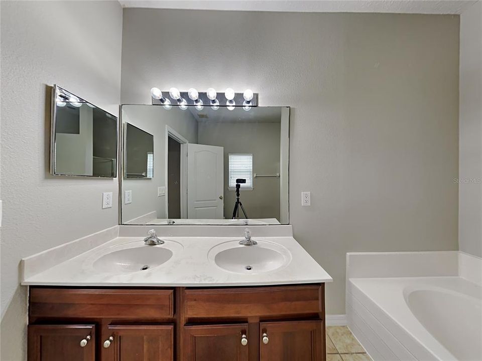 На продажу: $355,000 (3 спален, 2 ванн, 1751 Квадратных фут)