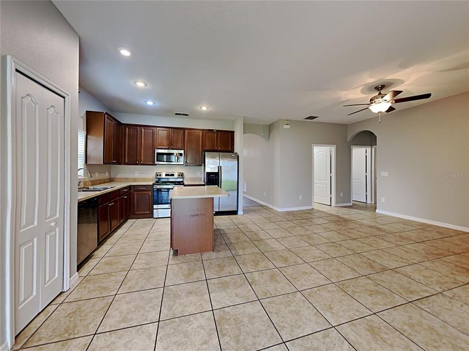 На продажу: $355,000 (3 спален, 2 ванн, 1751 Квадратных фут)