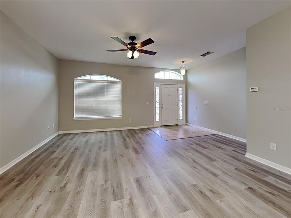 На продажу: $355,000 (3 спален, 2 ванн, 1751 Квадратных фут)