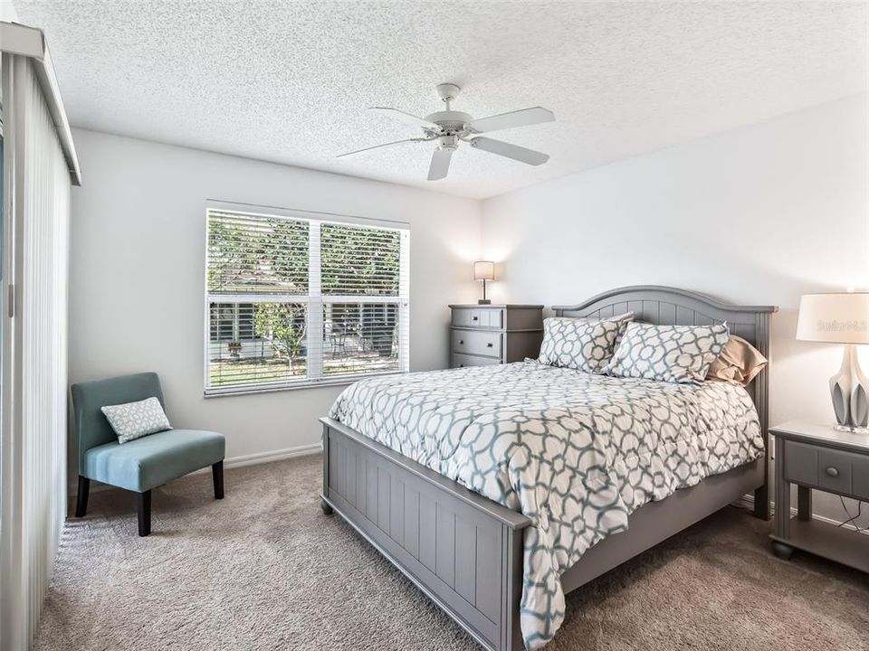 合同活跃: $365,000 (3 贝兹, 2 浴室, 1860 平方英尺)