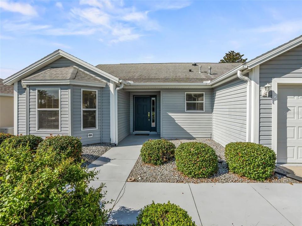 合同活跃: $365,000 (3 贝兹, 2 浴室, 1860 平方英尺)