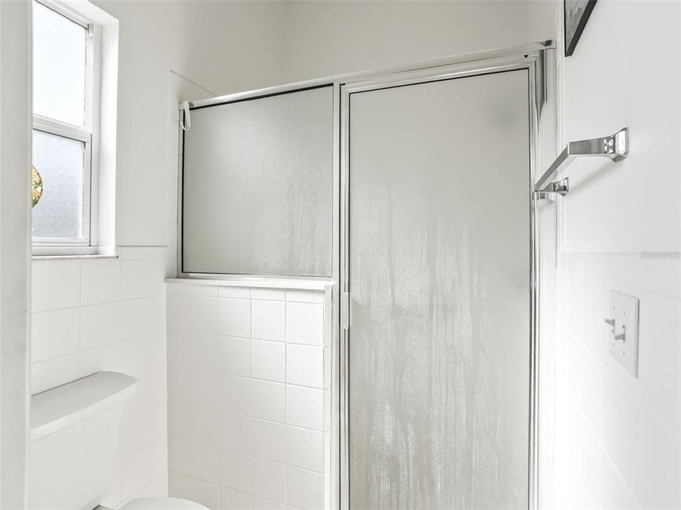 合同活跃: $365,000 (3 贝兹, 2 浴室, 1860 平方英尺)